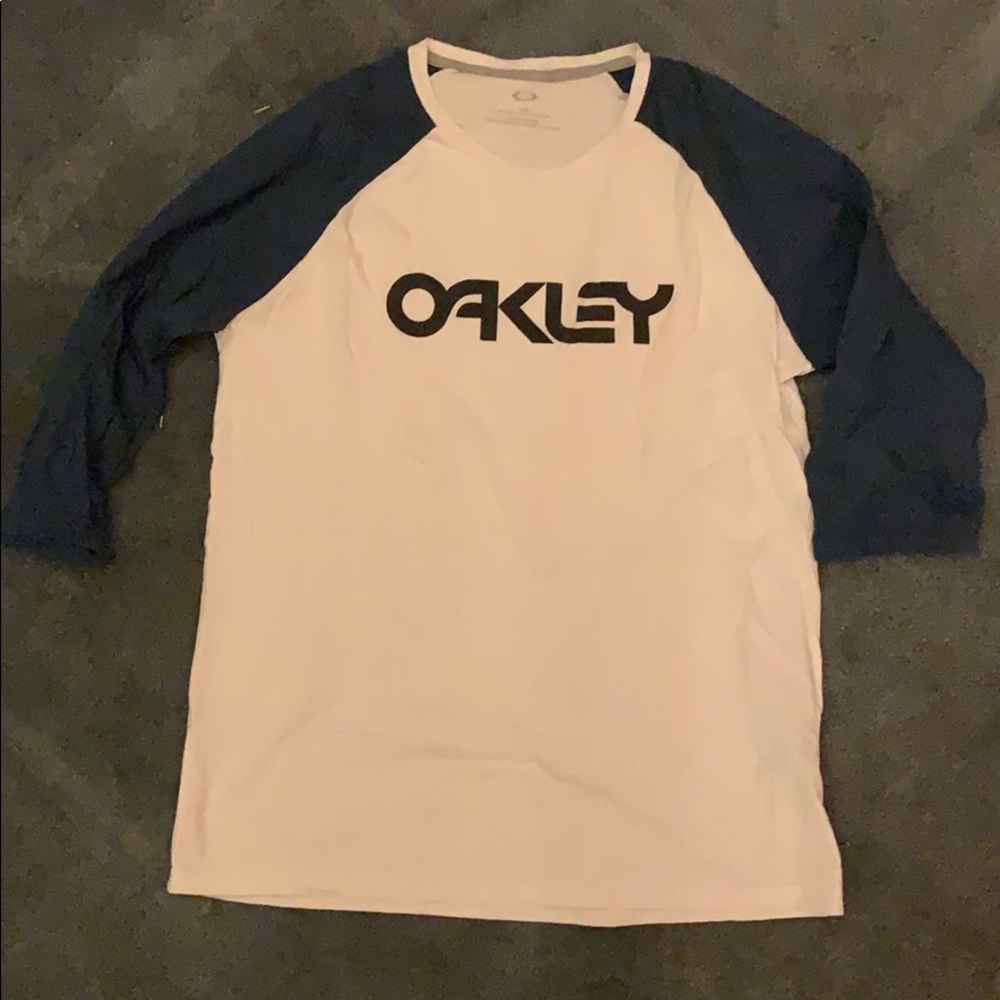 Men’s raglan Oakley shirt